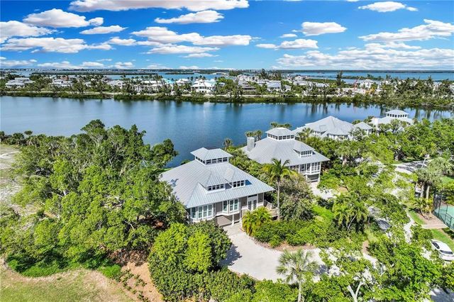 38 Seawatch Lake Dr, Cape Haze, FL 33921