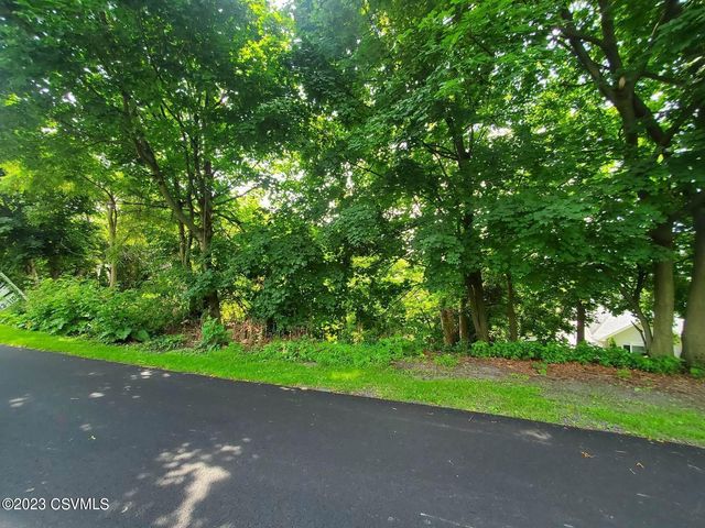 E  Clermont St, Marion Heights, PA 17832