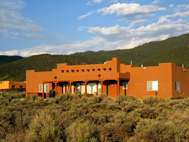 1423 Couse Rd, Taos, NM 87571