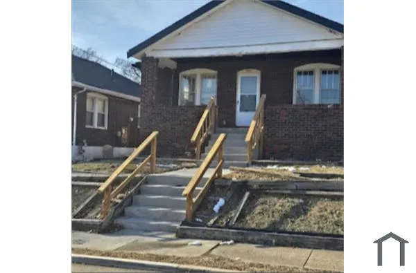 3503 West Pl, Saint Louis, MO 63121