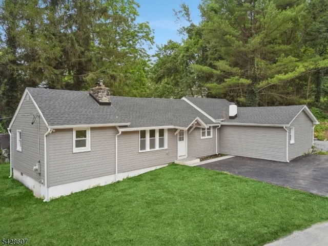 223 Waconia Rd, Highland Lakes, NJ 07422