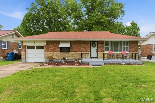 328 S  Dellwood Dr, Saint Louis, MO 63135