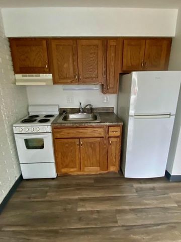 209 Holiday Rd #105, Coralville, IA 52241