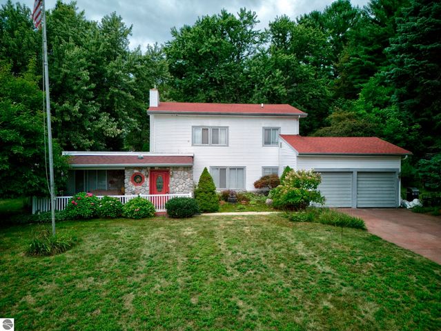 11244 SW Torch Lake Dr, Rapid City, MI 49676