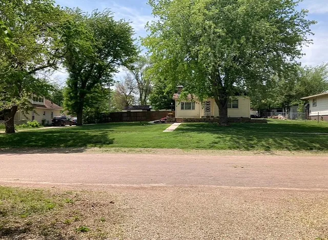 247 N  7th Ave, Lake Andes, SD 57356
