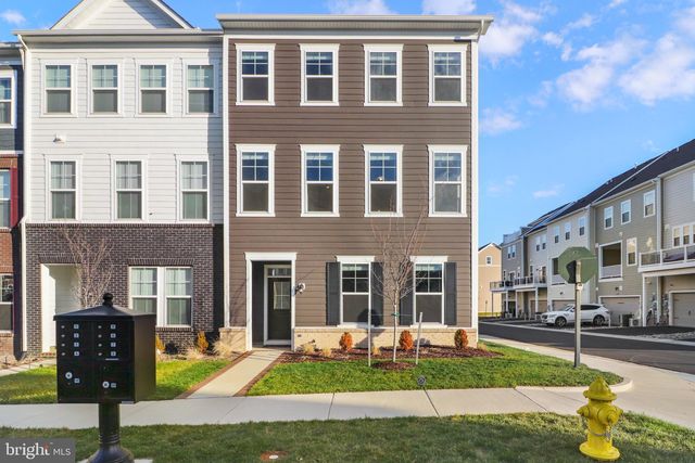 17789 Osprey Harbor Ln, Dumfries, VA 22026