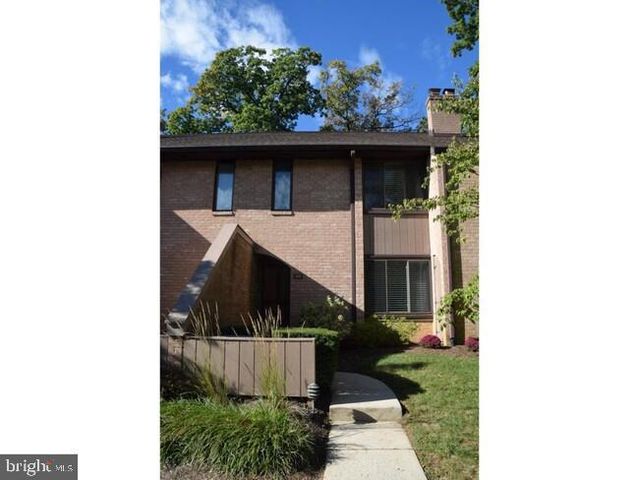 112 Woodgate Ln #2, Paoli, PA 19301