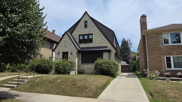 4126 N  Newhall St, Milwaukee, WI 53211