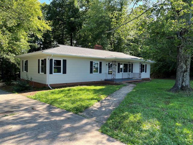 451 W  Main St, Boonville, NC 27011