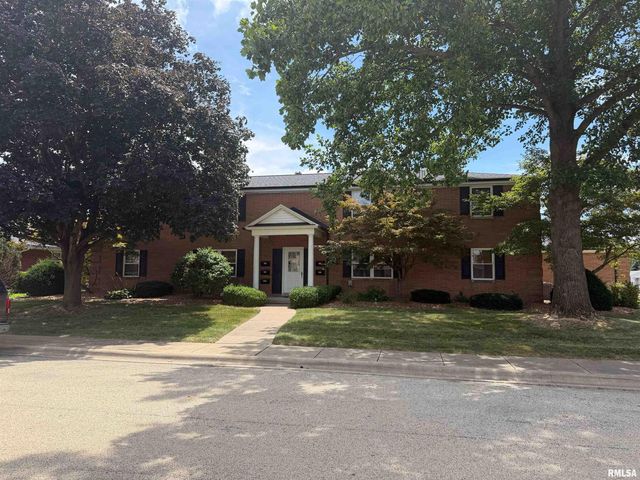 400-406 E  Delwood St, Morton, IL 61550