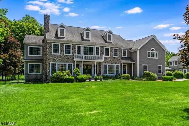 2 Coe Farm Rd, Randolph, NJ 07869