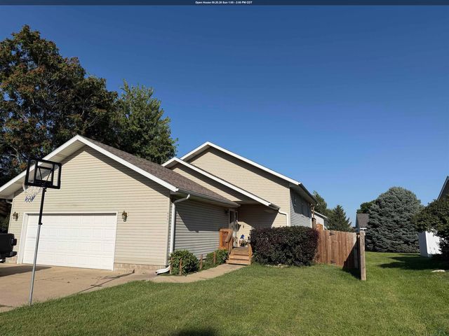 608 1/2 Lakeshore Dr, Mccook Lake, SD 57049