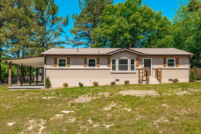 2017 Old Greenbrier Pike, Greenbrier, TN 37073