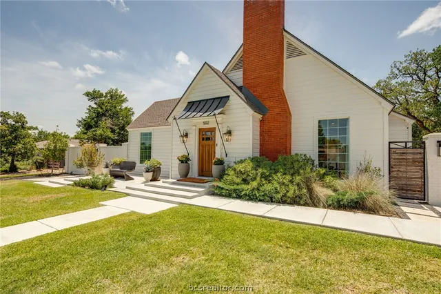 502 Brookside Dr E, Bryan, TX 77801