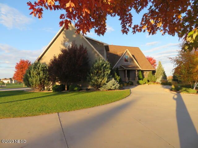2423 S  Serenity Dr, Watertown, SD 57201