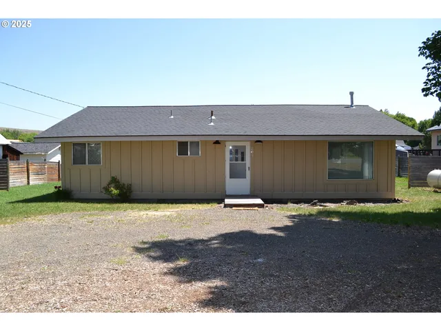 203 S  Alder St, Wallowa, OR 97885