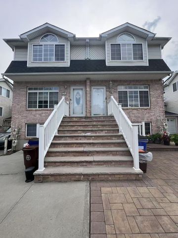 131 Darnell Ln #B, Staten Island, NY 10309