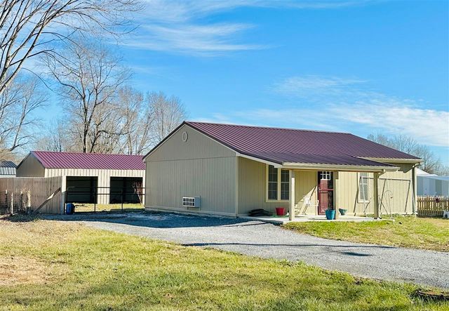 56 Sycamore St, Crab Orchard, KY 40419