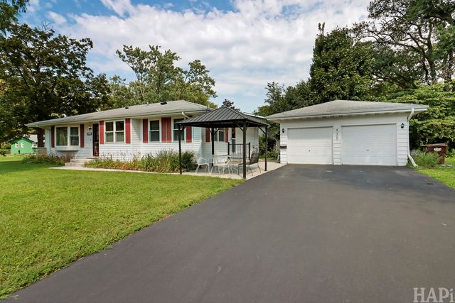630 Stewart Ave, Woodstock, IL 60098