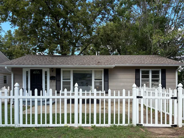 500 W Spring Street #W, Neosho, MO 64850