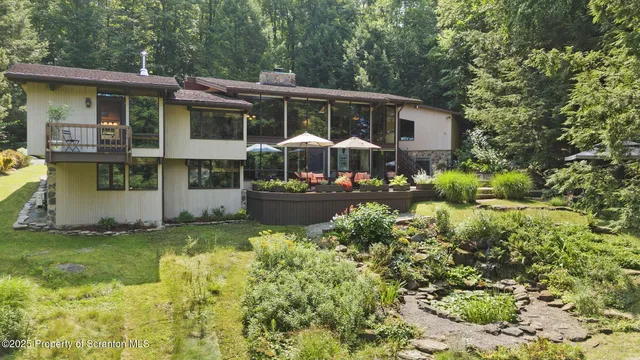 102 S  Longford Lake Rd, Brackney, PA 18812