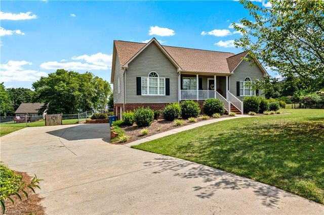 247 Peoples Creek Rd, Advance, NC 27006