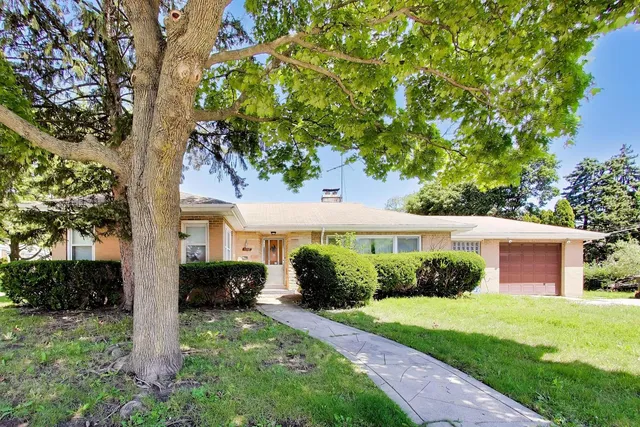 3360 W  Arthur Ave, Lincolnwood, IL 60712