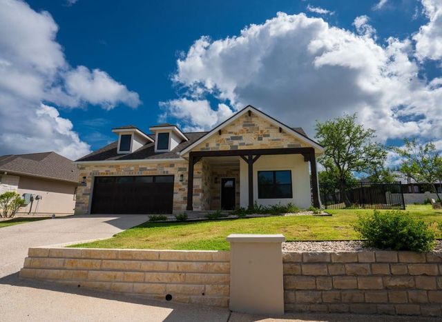 1902 Athens Ave, Kerrville, TX 78028