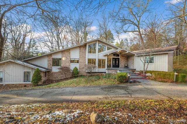 4170 Echo Rd, Bloomfield Hills, MI 48302