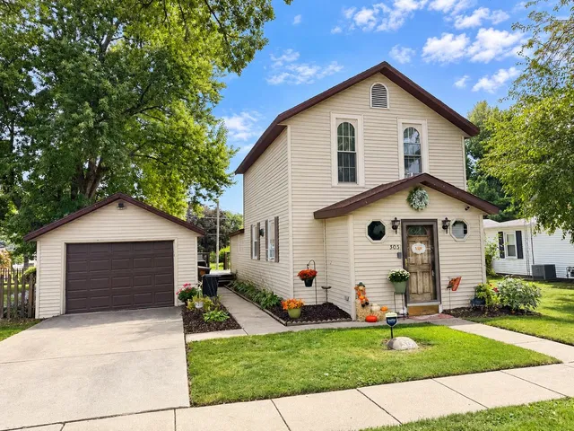 505 S  Linn St, Shannon, IL 61078