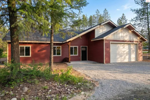 152 Danny Ln, Moyie Springs, ID 83845