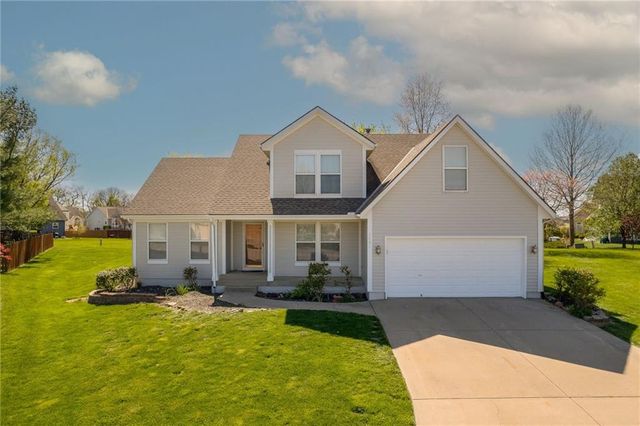 2404 SW Stone Bridge Cir, Lees Summit, MO 64082