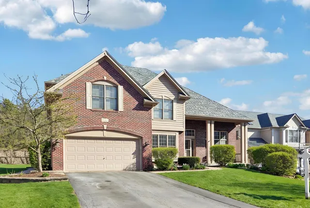 911 Tipperary St, Gilberts, IL 60136