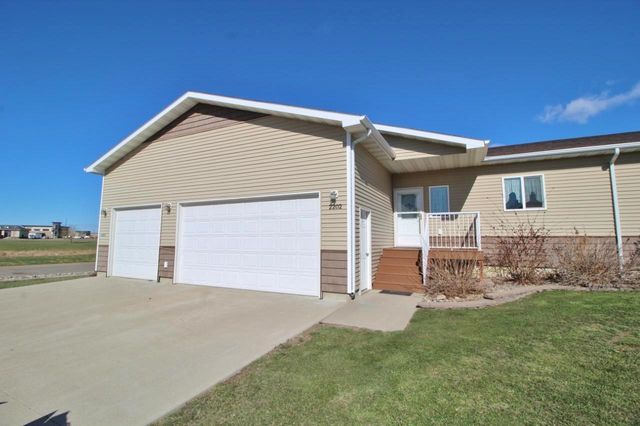 2202 14th St NW, Minot, ND 58703