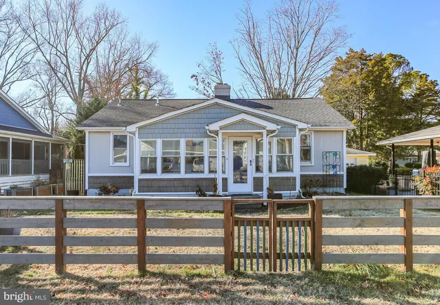 940 Bryant Ave, Colonial Beach, VA 22443