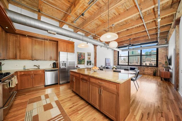 312 N  May St #3D, Chicago, IL 60607