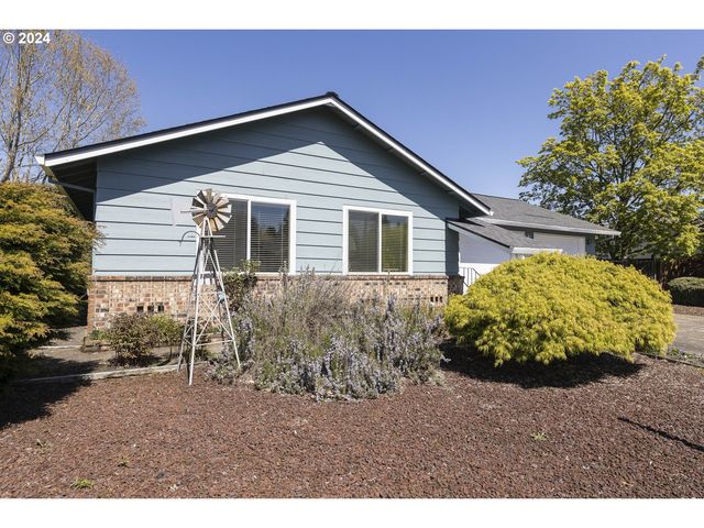 1325 SW Gilson St, McMinnville, OR 97128