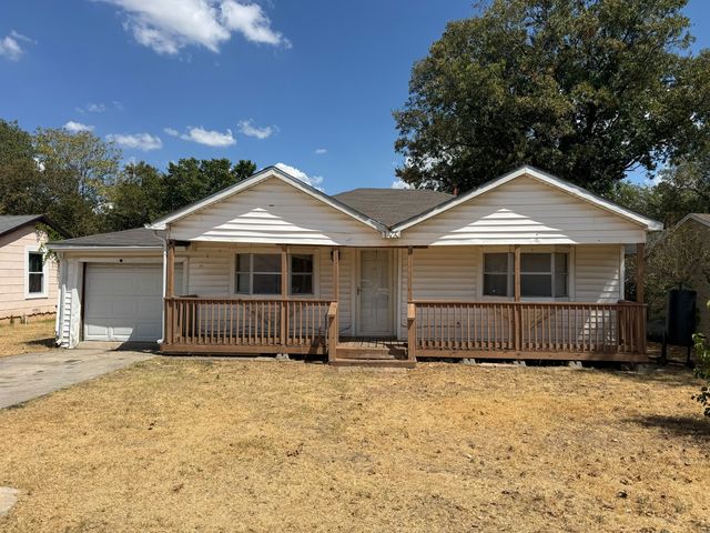 120 N  Las Vegas Trl, White Settlement, TX 76108