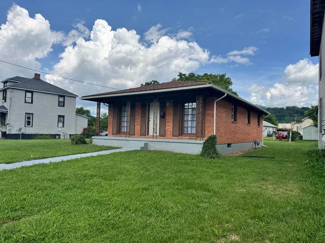 327 S  Lexington Ave, Covington, VA 24426