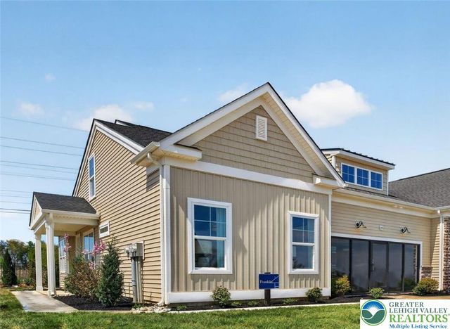 2 Grantarthur Franklin Ct, Whitehall, PA 18052