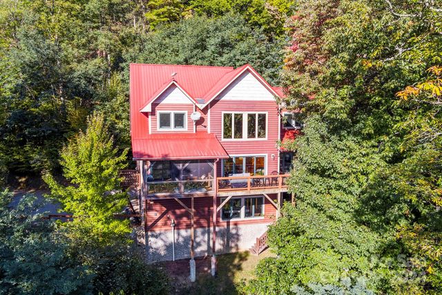 64 Field Mouse Ln, Maggie Valley, NC 28751
