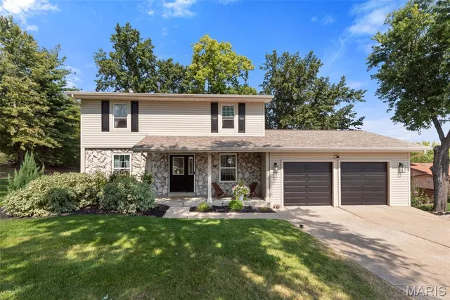 1 Saverne Pl, Lake Saint Louis, MO 63367