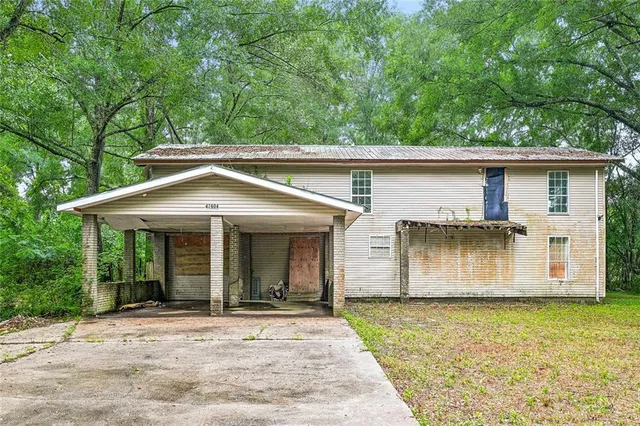 42604 Magee St, Mount Hermon, LA 70438