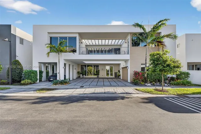 10292 NW 75th Ter, Doral, FL 33178