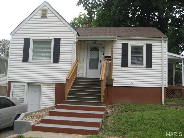5621 Curry Ave, Saint Louis, MO 63136
