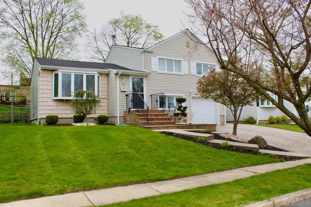 32 Campbell Dr, Parlin, NJ 08859