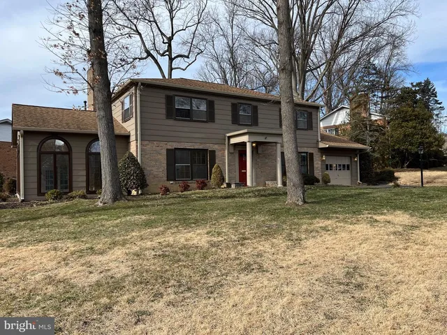 8410 Stockade Dr, Alexandria, VA 22308