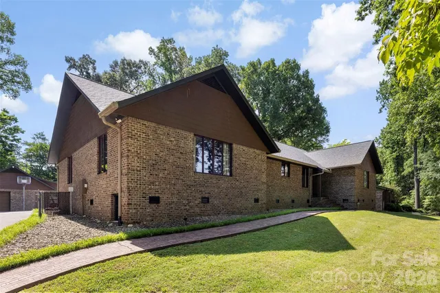 114 Old Mine Rd, Mount Holly, NC 28120
