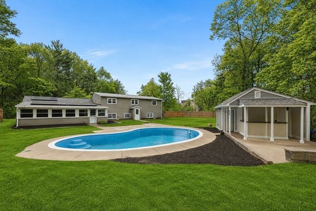 3 Willett Dr, Attleboro, MA 02703