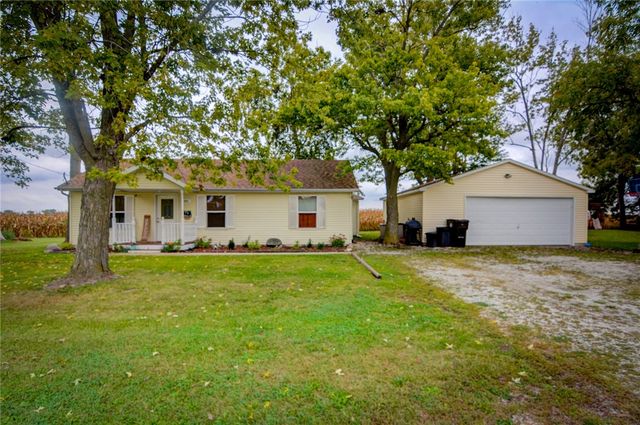 493 E  Route 48, Weldon, IL 62501